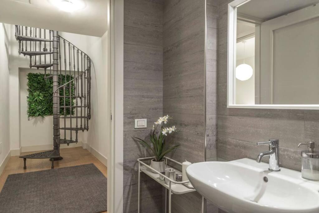 Palazzo Tergesteo Tirabora Suite Apartments Trieste Luaran gambar