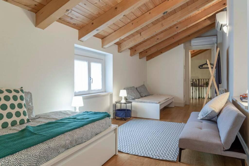 Palazzo Tergesteo Tirabora Suite Apartments Trieste Luaran gambar